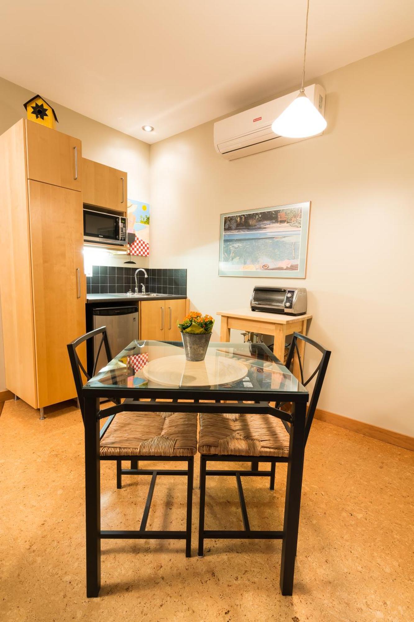 Cormier'S Studio Guest Suites Penticton Exterior foto