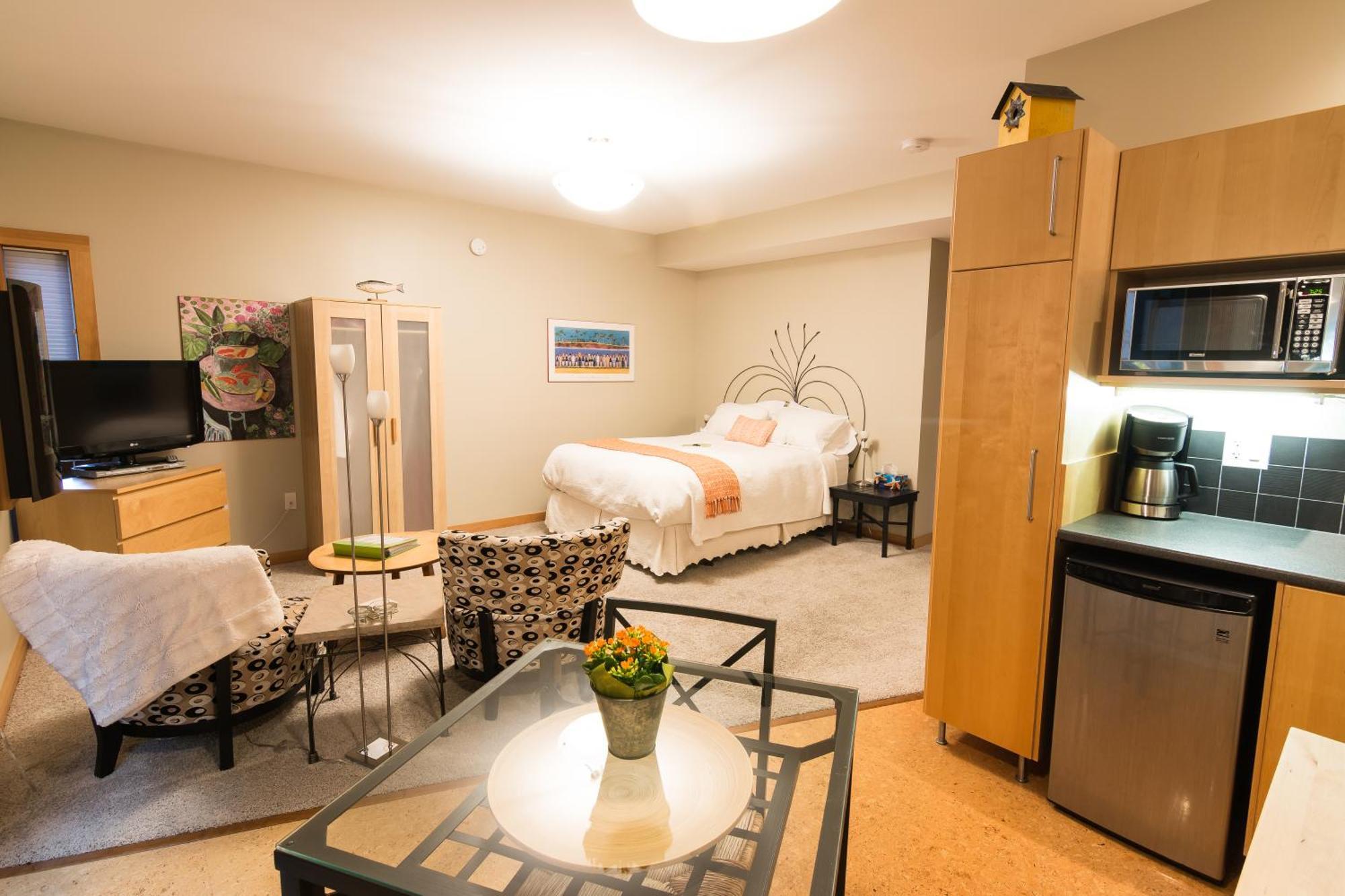 Cormier'S Studio Guest Suites Penticton Exterior foto