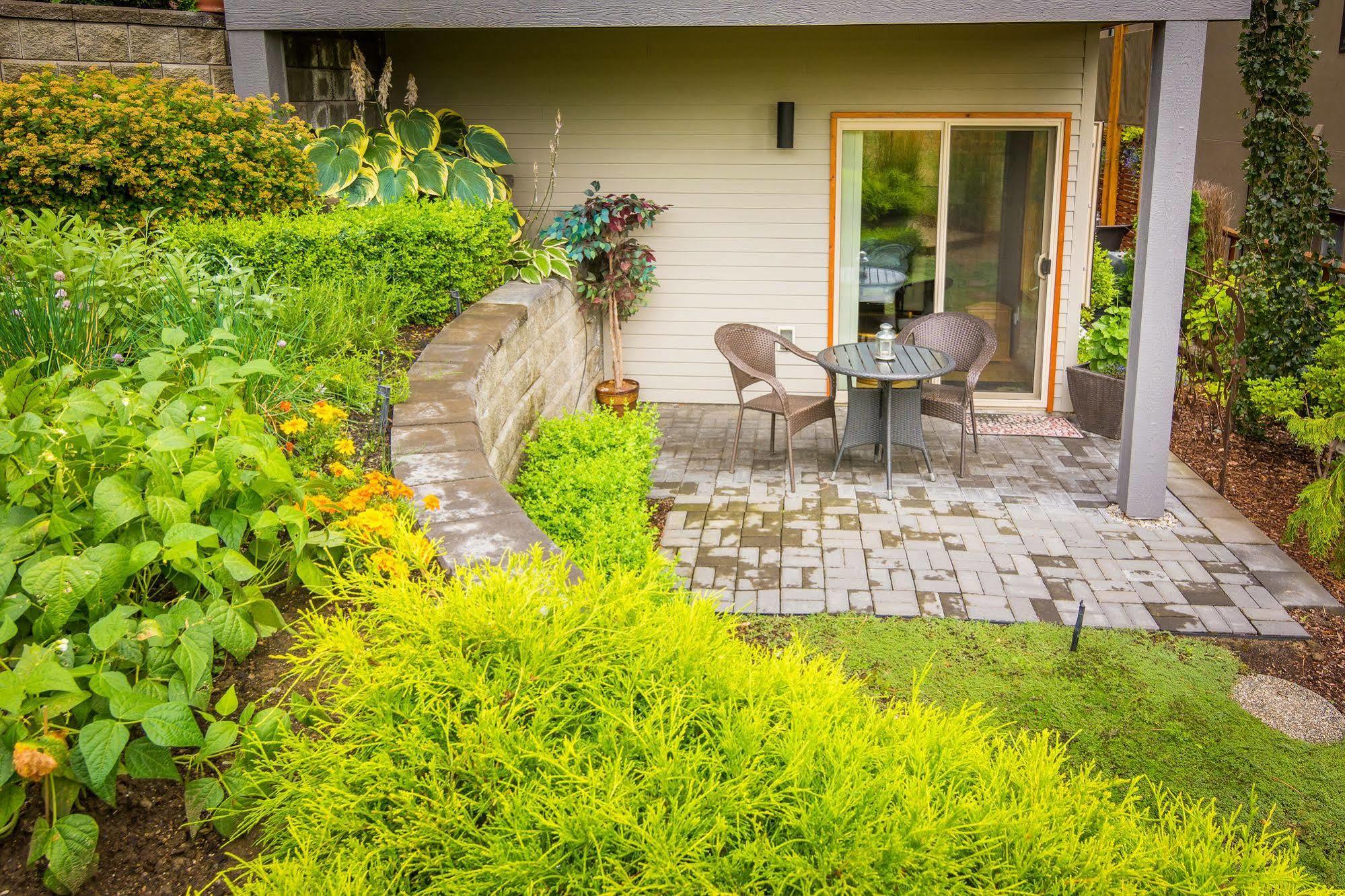 Cormier'S Studio Guest Suites Penticton Exterior foto